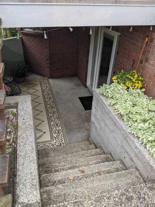 Bright Modern 1Br Suite In Sooke Village Core Экстерьер фото