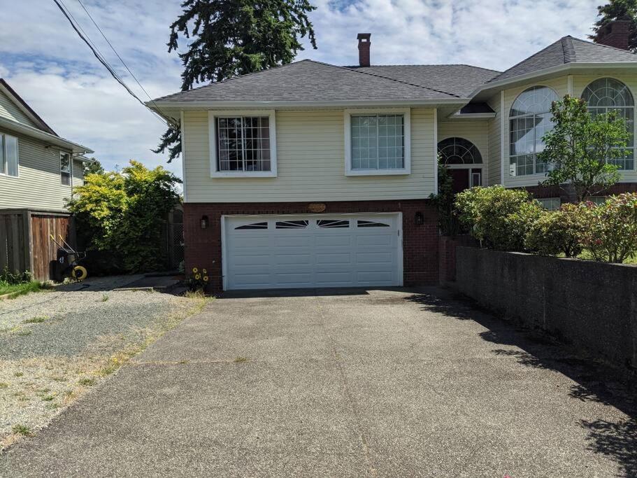 Bright Modern 1Br Suite In Sooke Village Core Экстерьер фото